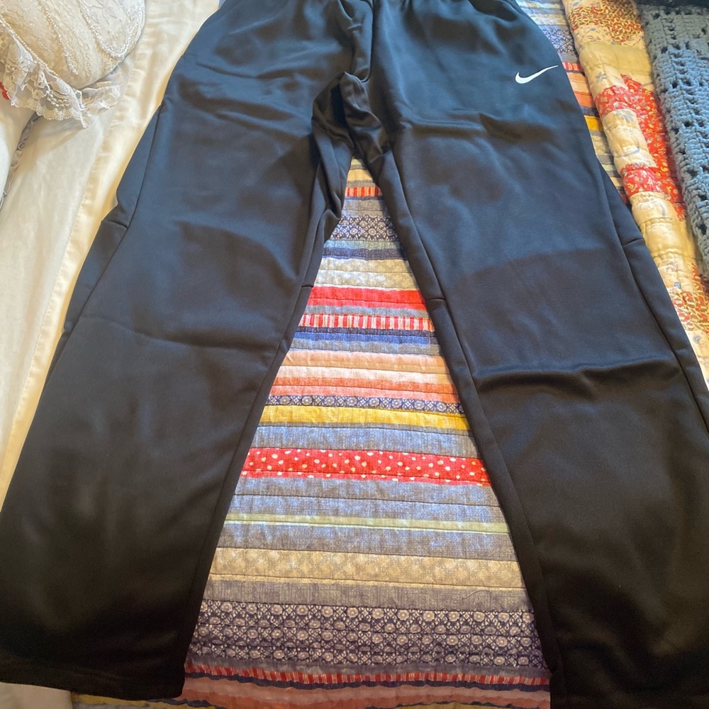 Nike therma mens medium black pants nwt